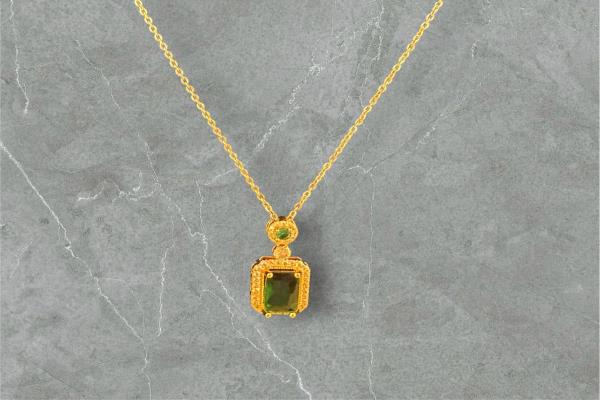 Shiny Green Necklace